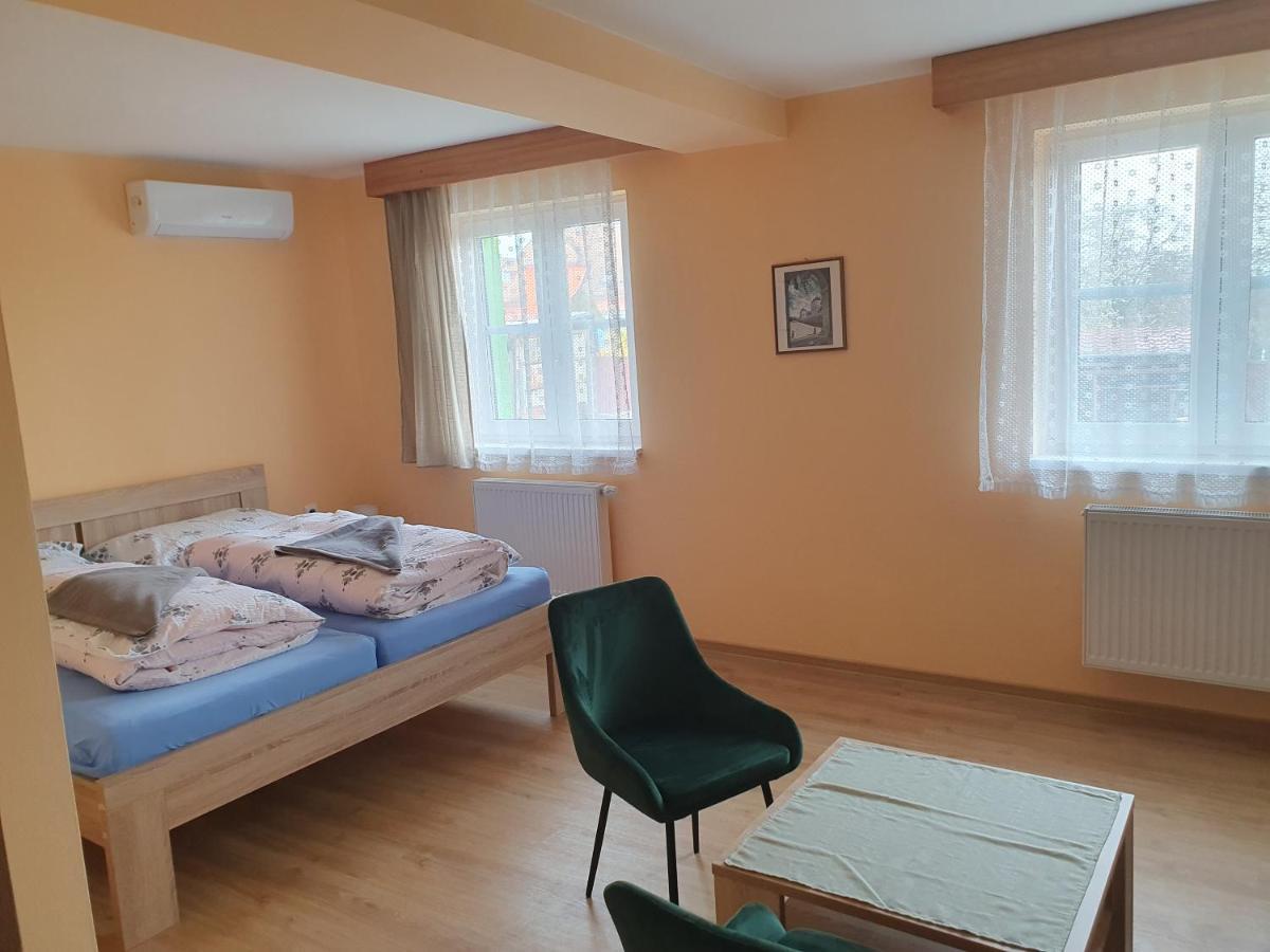 Pension Zeleny Strom Mikulov Kültér fotó