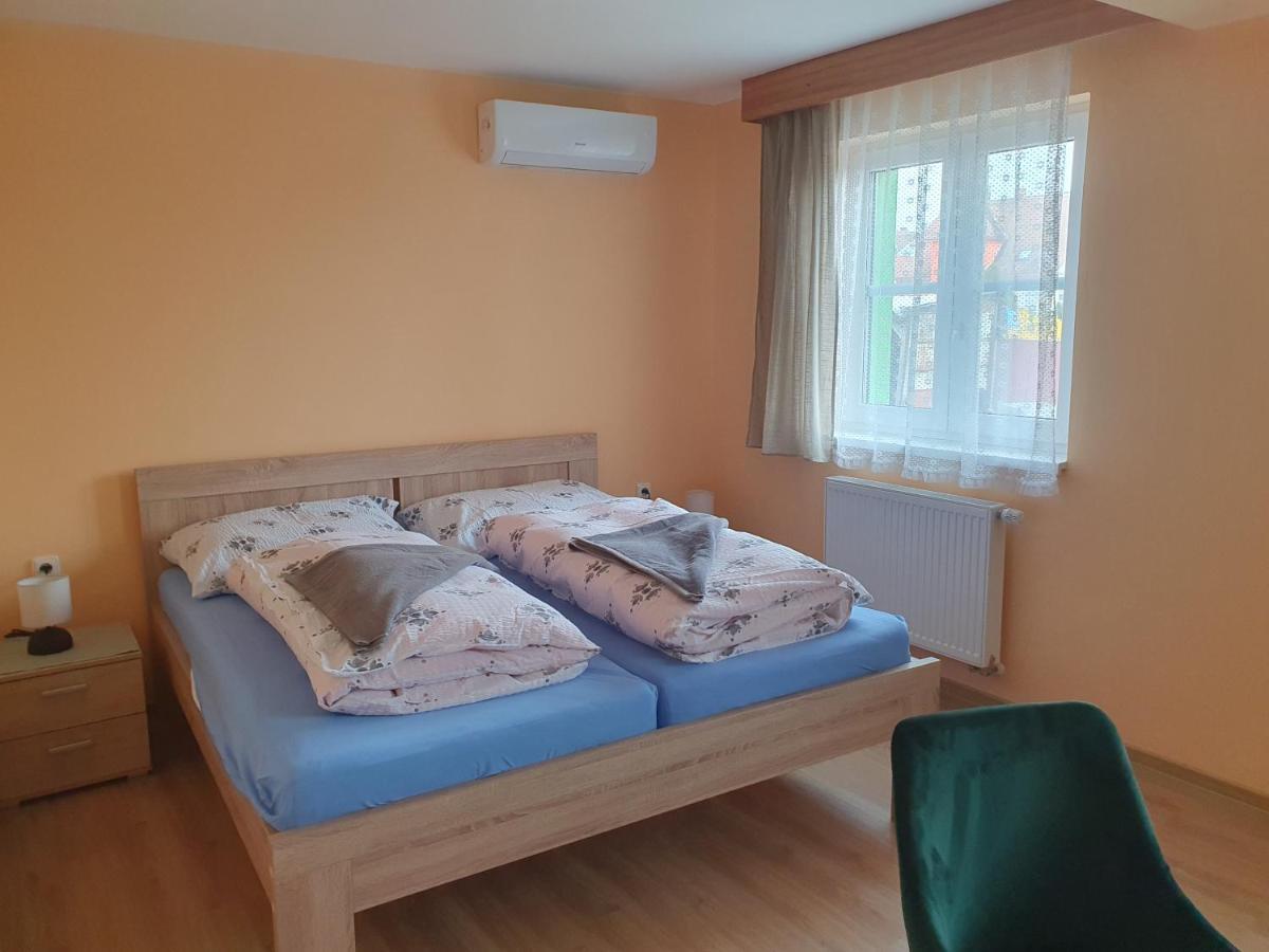 Pension Zeleny Strom Mikulov Kültér fotó